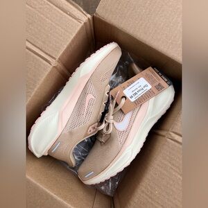 NIKE Women's Pegasus 41 Running Shoes — Size 7 — Linen, White, Brown — NWT